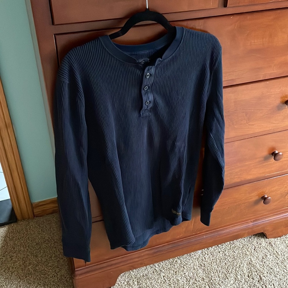 MEN’S WAFFLE-KNOT ABERCROMBIE AND FITCH SWEATER NAVY, SIZE M